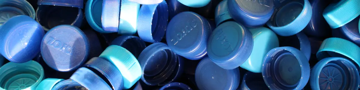 bleu bouchons de boisson pour recyclage